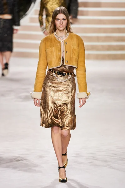 Look 50